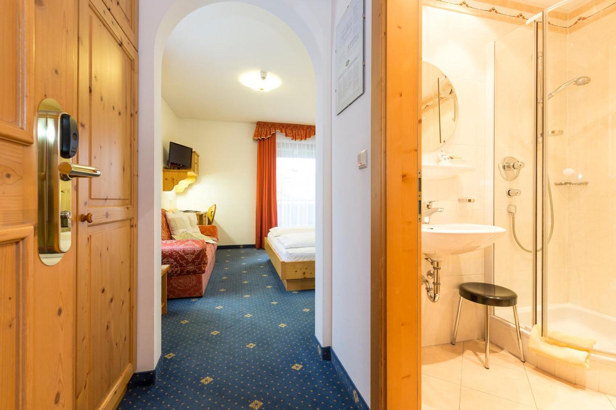 Hotel Urthaler دوبياكو المظهر الخارجي الصورة