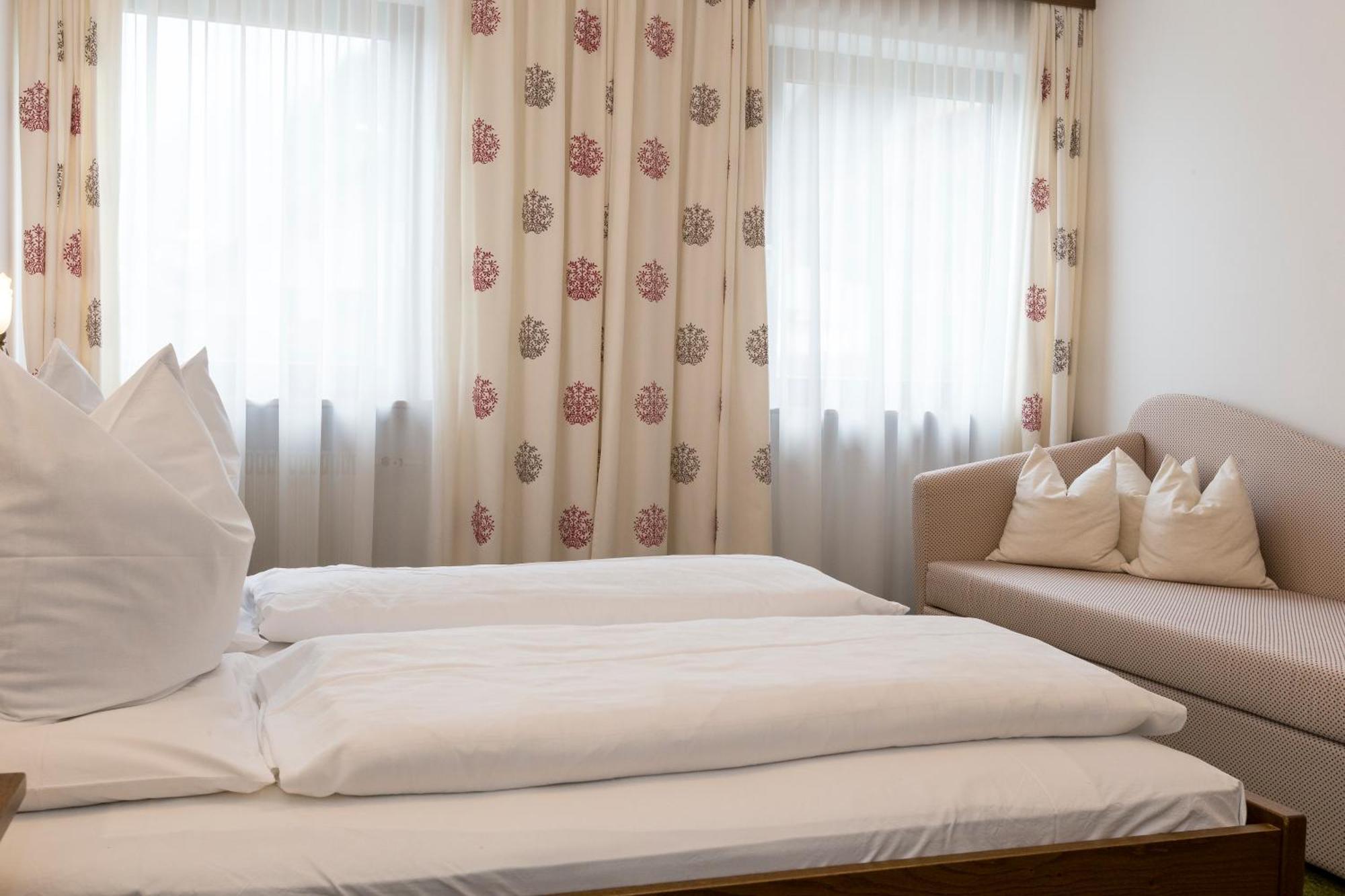 Hotel Urthaler دوبياكو المظهر الخارجي الصورة