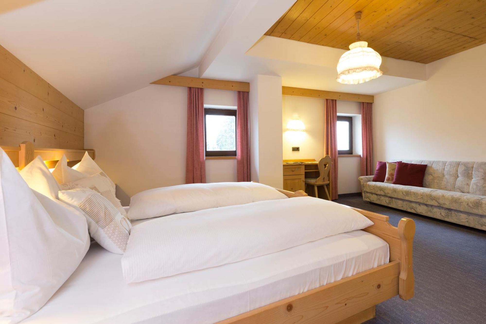 Hotel Urthaler دوبياكو المظهر الخارجي الصورة